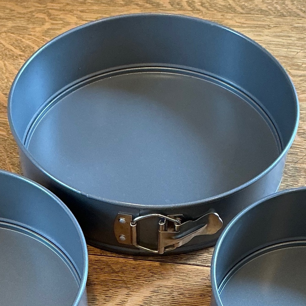 Wilton Spring Form Baking Cake Pans Set of 4 Round - Picture 5 of 14
